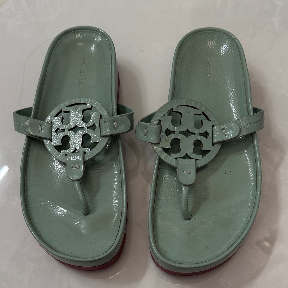 Tory Burch Patent Logo Thong Sandals in Mint